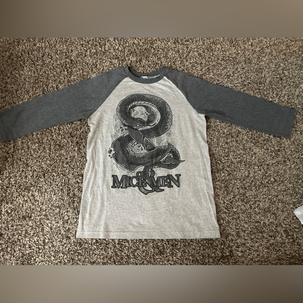 Of Mice & Men Grey and White Raglan Shirt - Size Men’s Medium